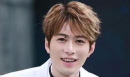 娱乐圈吃瓜男明星是谁啊,揭秘那些被热议的男星幕后故事